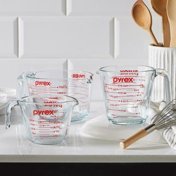 Pyrex 3-piece tempered glass measuring cup set