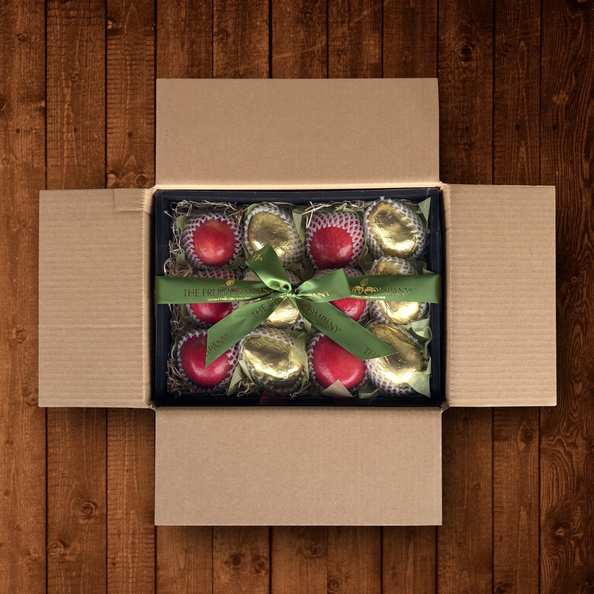 Ready-to-gift apple and pear basket