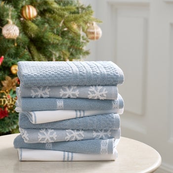 Caro Home green holiday kitchen towels 8-pack