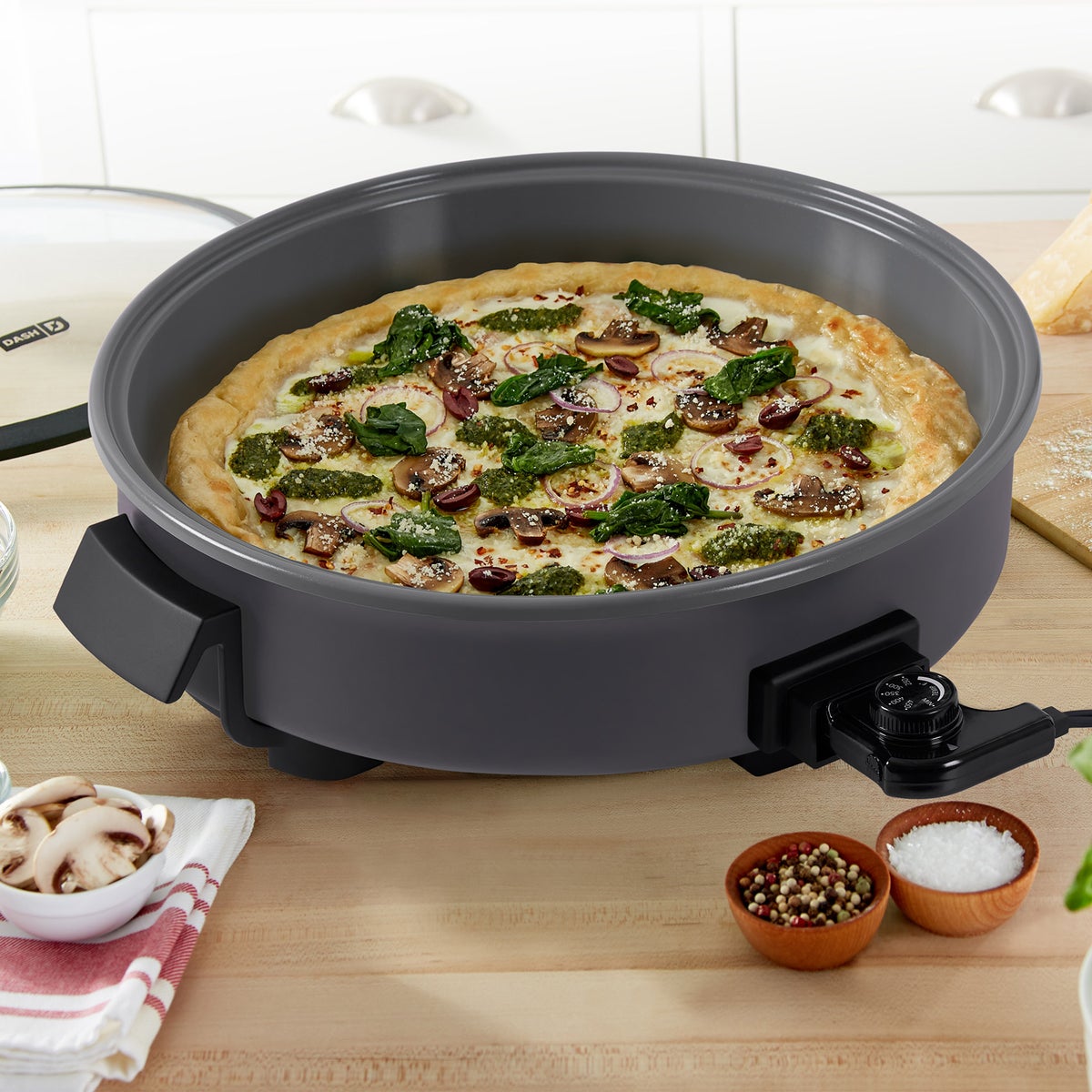 Dash 14 inch skillet for large meal prep