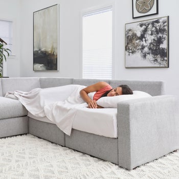Flexsteel Flex sleep kit with memory foam topper and bedding