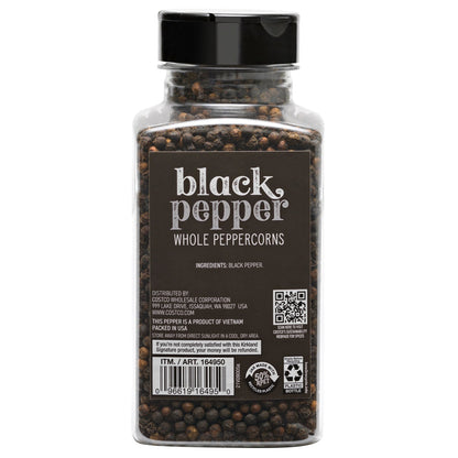 Whole black peppercorns for grinding fresh seasoning