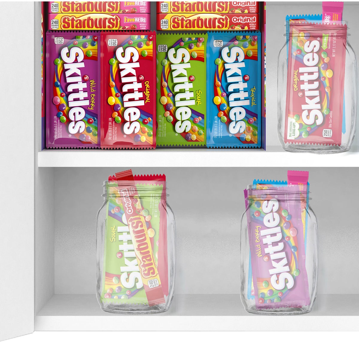 Seasonal full-size candy pack with 30 pieces