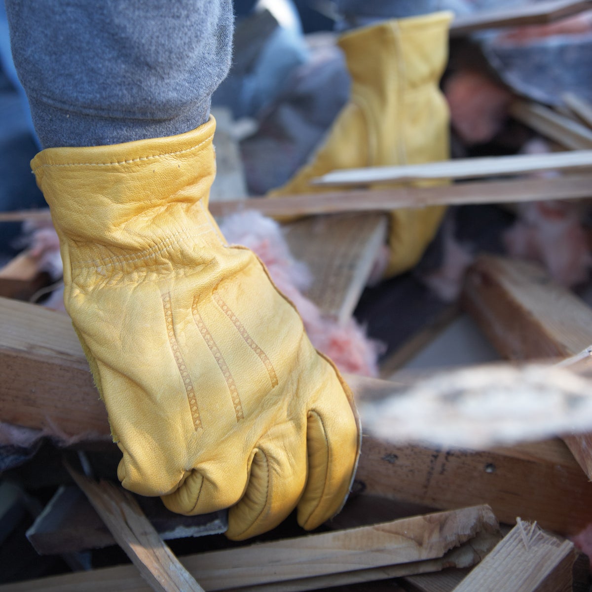 Pre-curved fit leather gloves for comfort