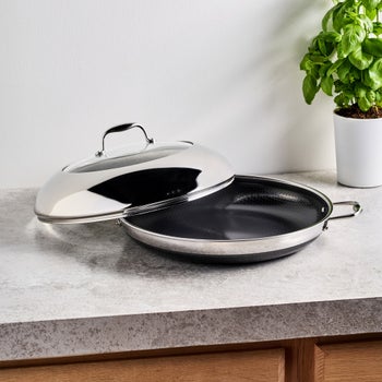 HexClad Hybrid 14-inch pan with lid