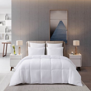 Hotel Grand Tencel blend down alternative king comforter
