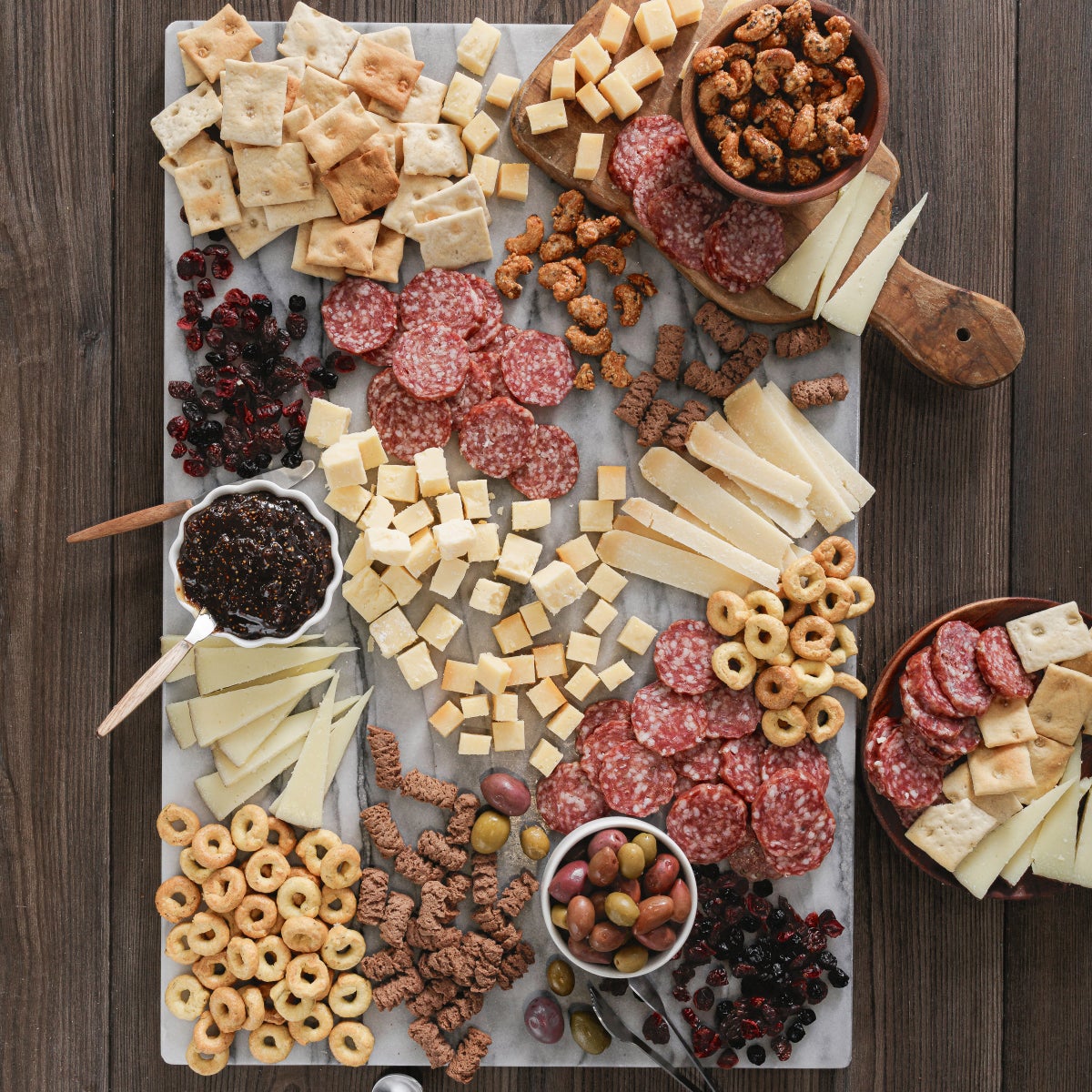Rastelli's connoisseur crate with gourmet snacks