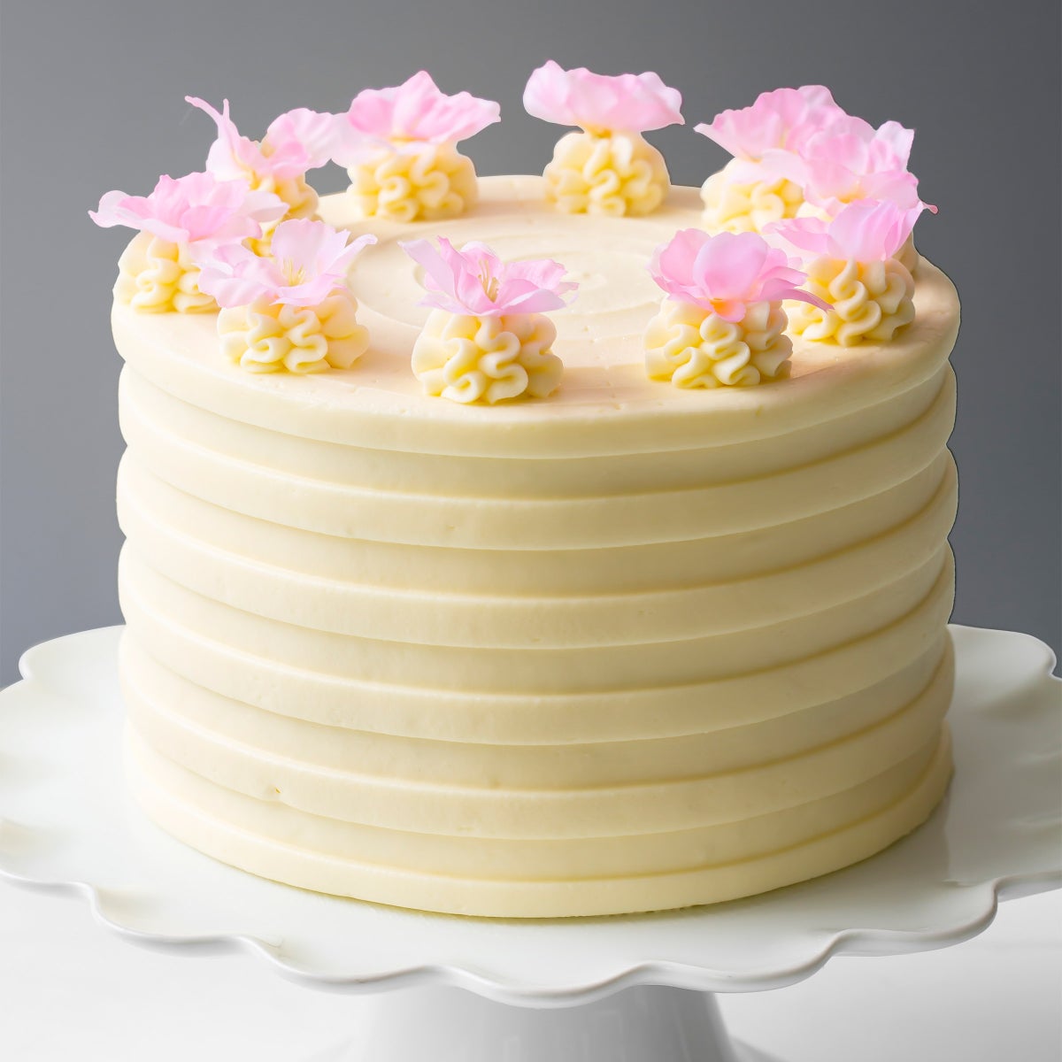 Round spiced carrot cake dessert for 16 to 22 servings