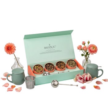 Brook 37 Ambrosia loose leaf tea gift box with cups and infusers
