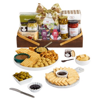 Design Pac holiday snack serving gift tray with sweet and savory treats