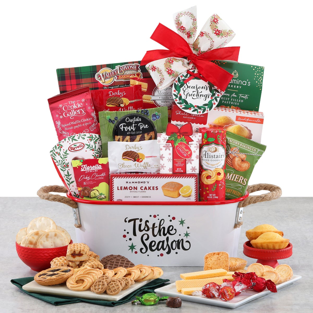 Holiday basket with shortbread rings and wafers