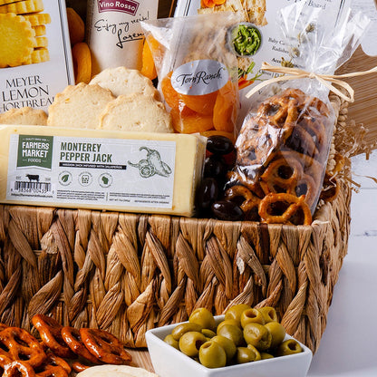 Ready-to-gift gourmet basket with premium snack assortment