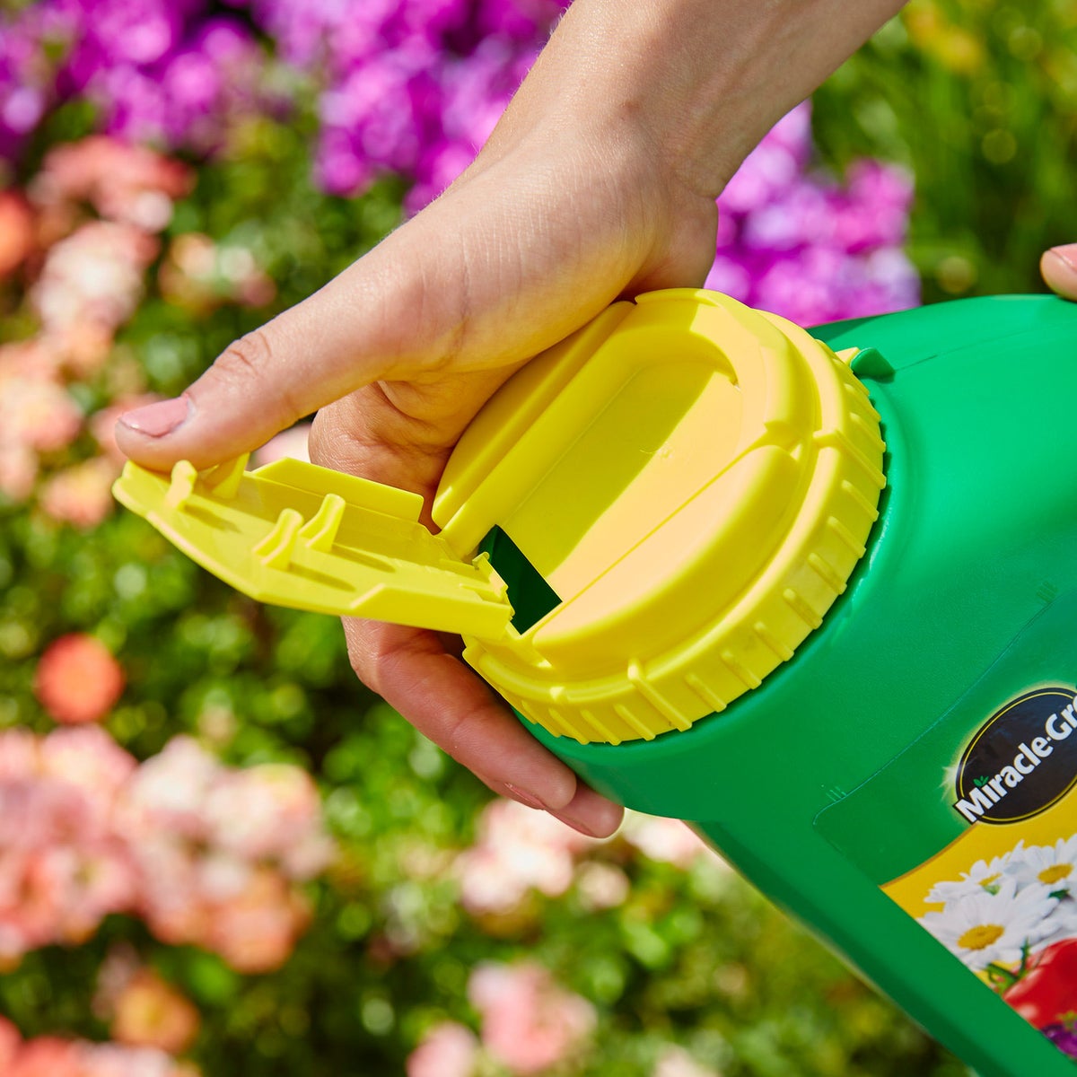 Miracle-Gro 8 lb plant food for stronger plants