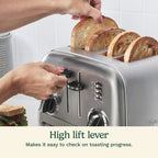 Classic four-slice countertop toaster by Cuisinart