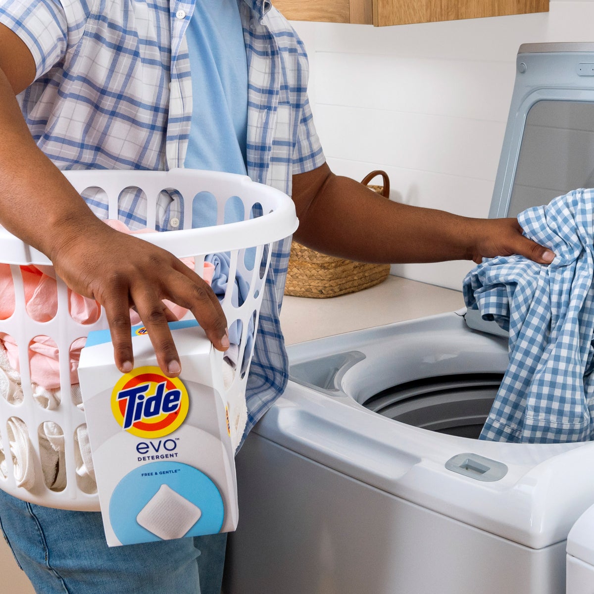 Laundry detergent tiles for sensitive households