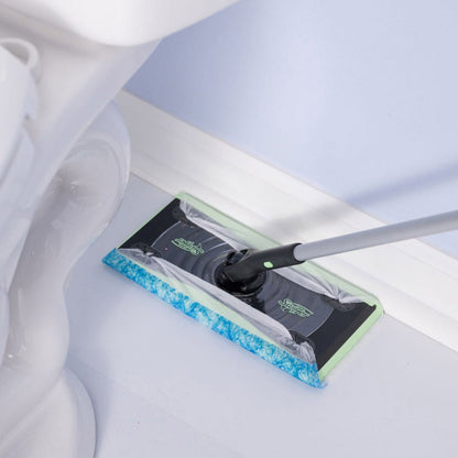 Swiffer Deluxe sweeper handle and cleaning cloths
