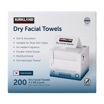 200-count Kirkland Signature cleansing towels package