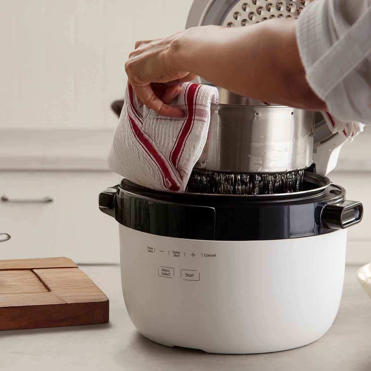 Rice cooker with carb reducing technology