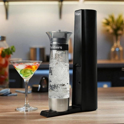 Compact cordless soda maker for sparkling drinks