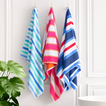Loftex resort cotton beach towel 2-pack with nautical reversible design