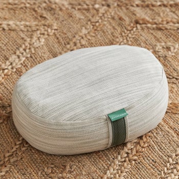 Avocado square buckwheat meditation cushion with adjustable fill