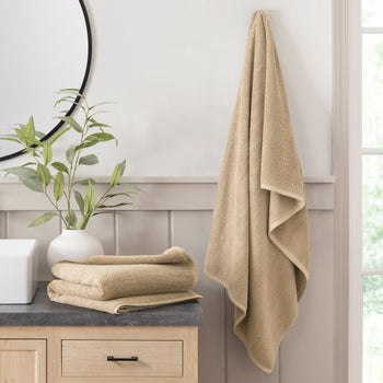 Red ribbed 100% cotton bath towel set