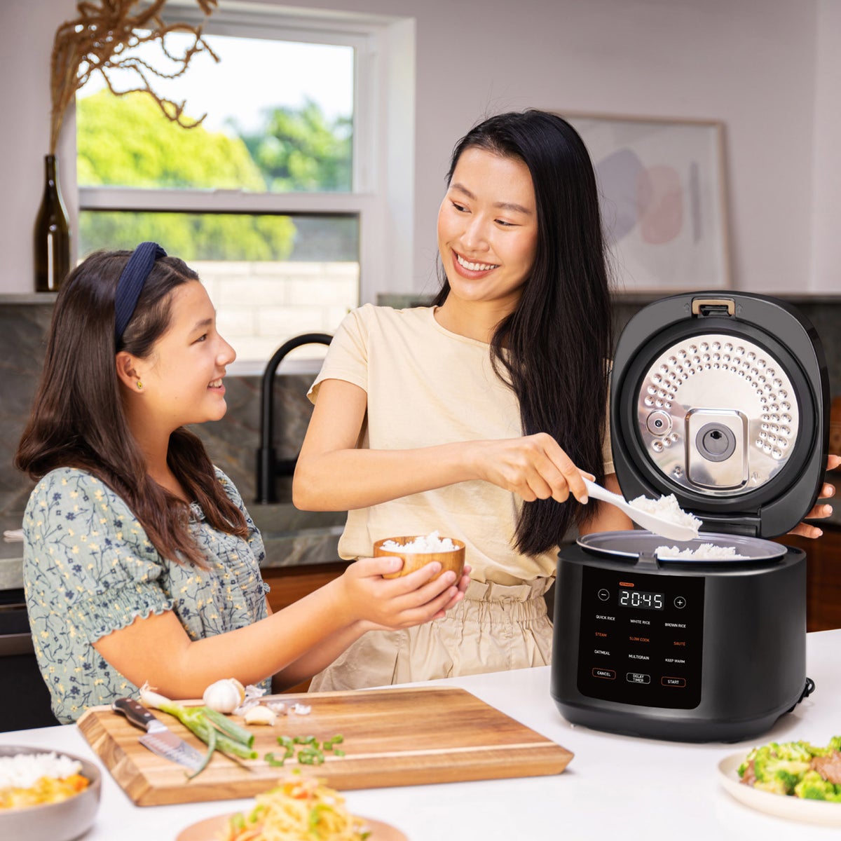 Cosori multi-function rice cooker for grains and oatmeal