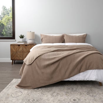 Life Comfort white jersey king coverlet set with shams