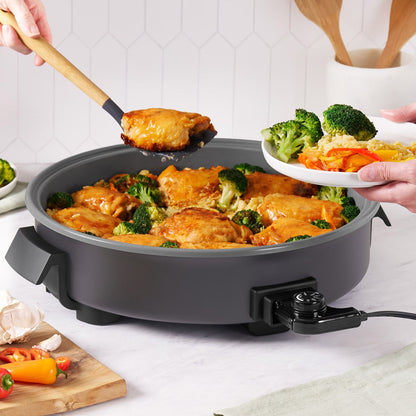 Dash electric skillet with precision temperature control