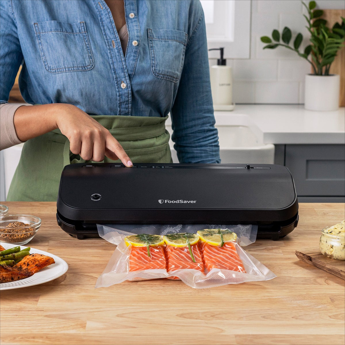 Vacuum sealer with built-in roll storage