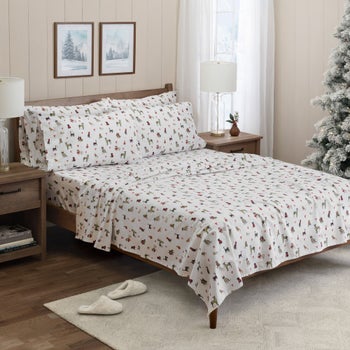 Welspun Holiday Market printed cotton king sheet set