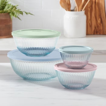 Pyrex glass mixing bowls with lids set