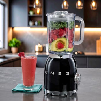 SMEG retro countertop blender in red