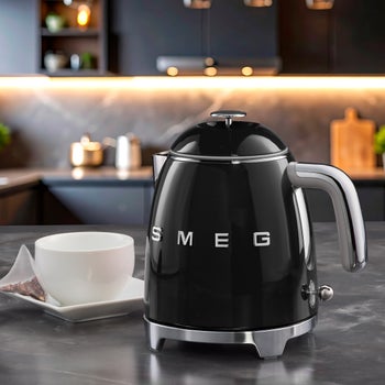 SMEG 50’s Style mini electric kettle in black