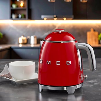 Double-wall SMEG electric kettle for small kitchens
