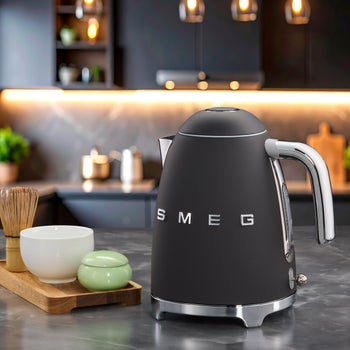SMEG standard kettle with water level indicator