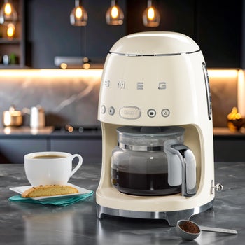 SMEG cream 50s style 10-cup drip coffee machine