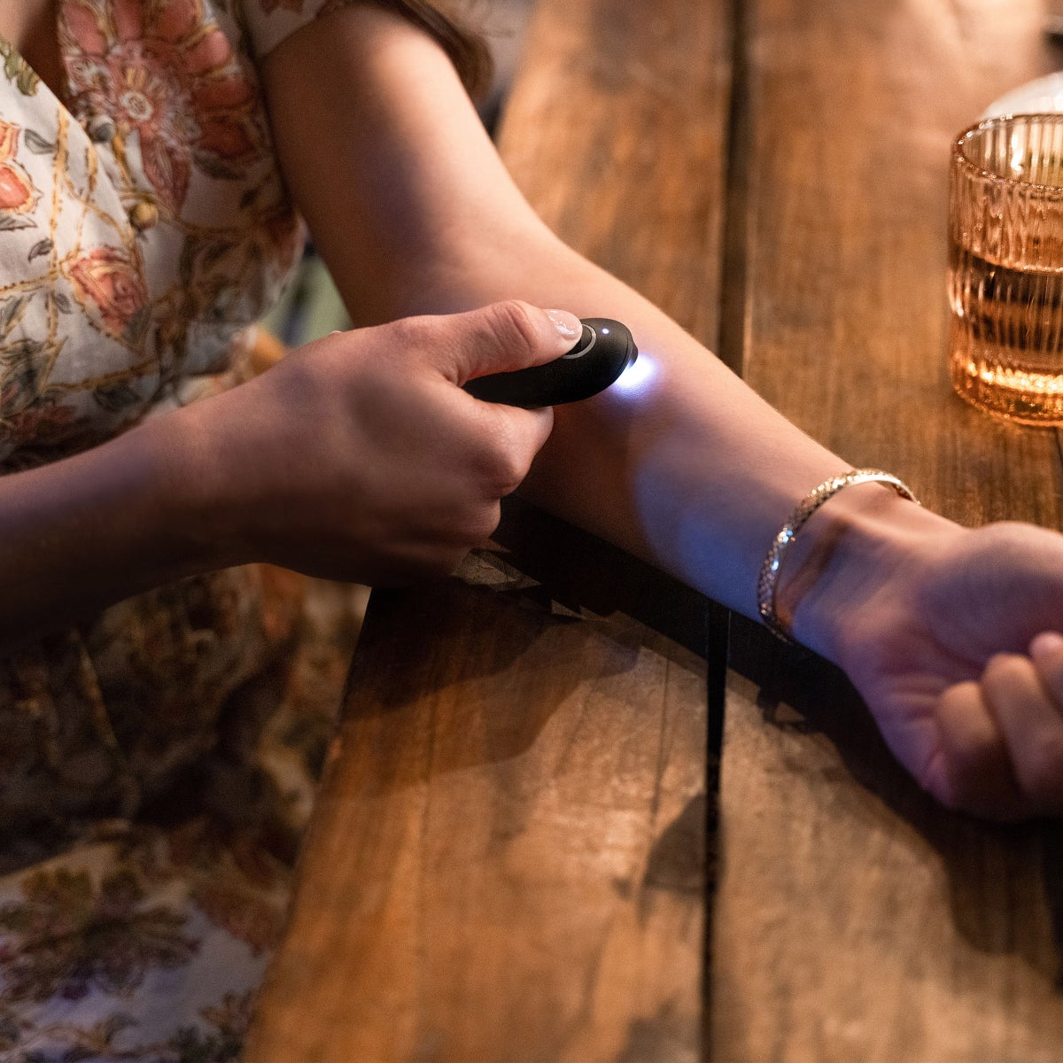 Chemical-free bug bite relief device by Beurer