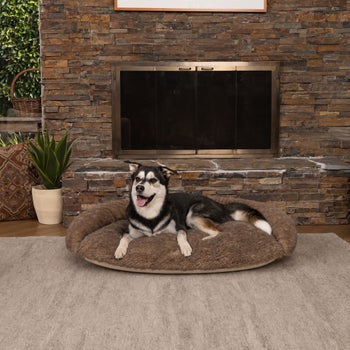 Non-skid bottom faux fur dog bed