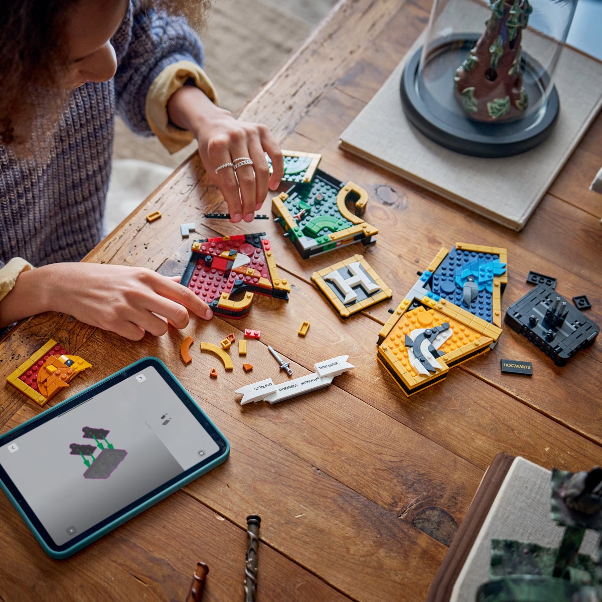 LEGO Hogwarts crest collectible model