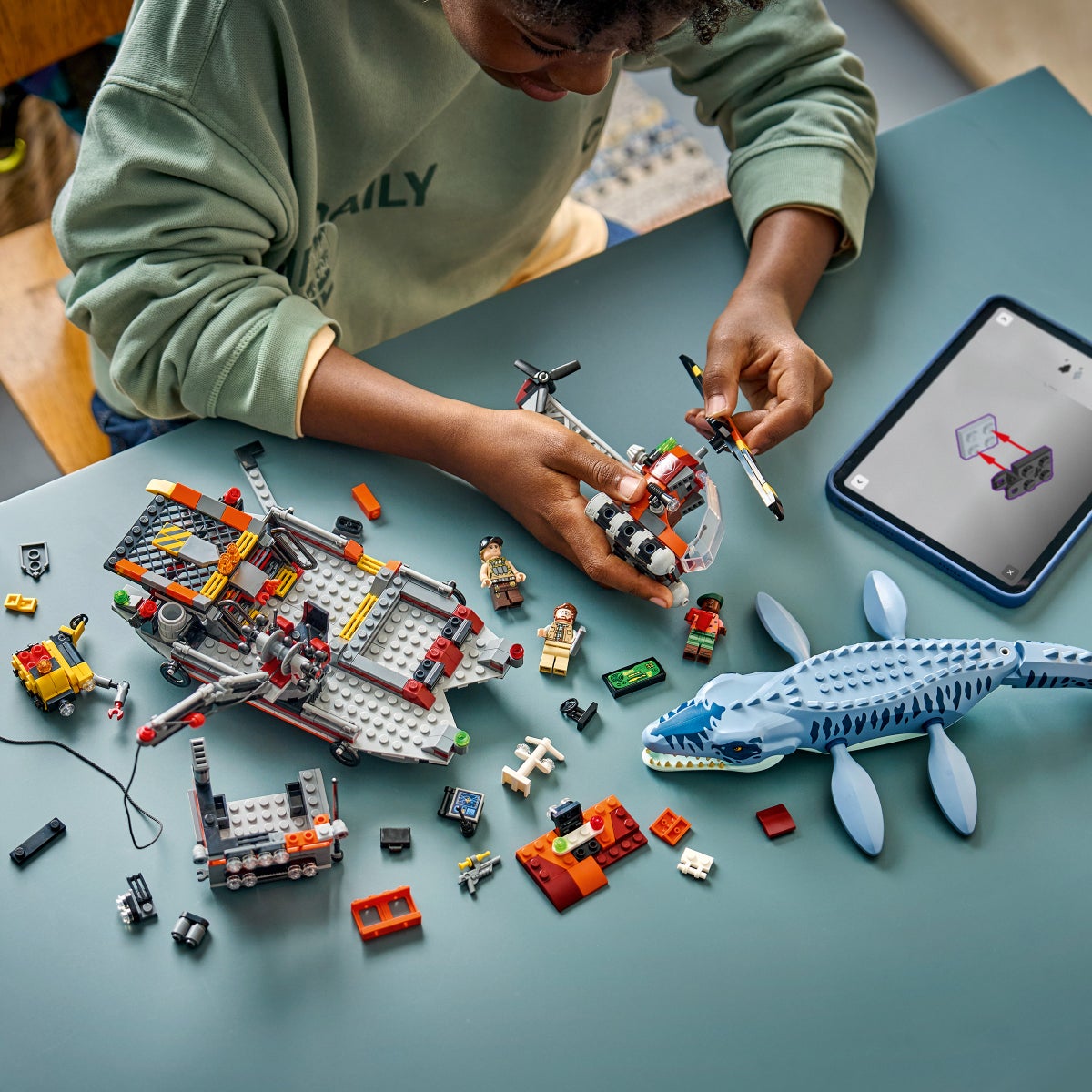 Dinosaur themed LEGO building blocks bundle