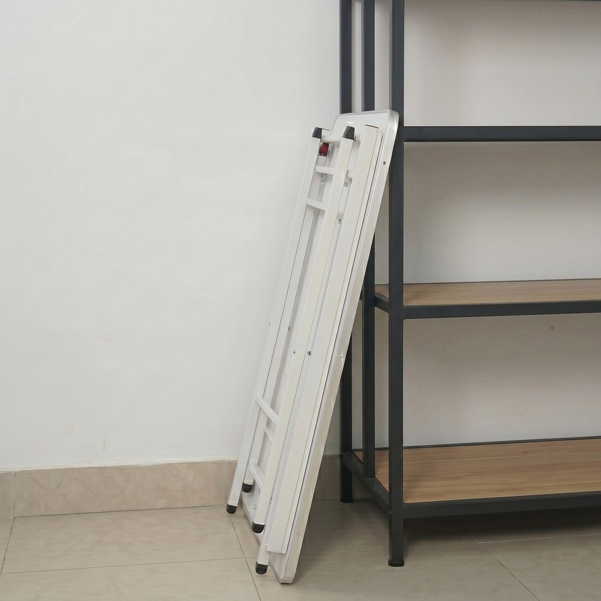 ApexDesk grooming table with height-adjustable arm