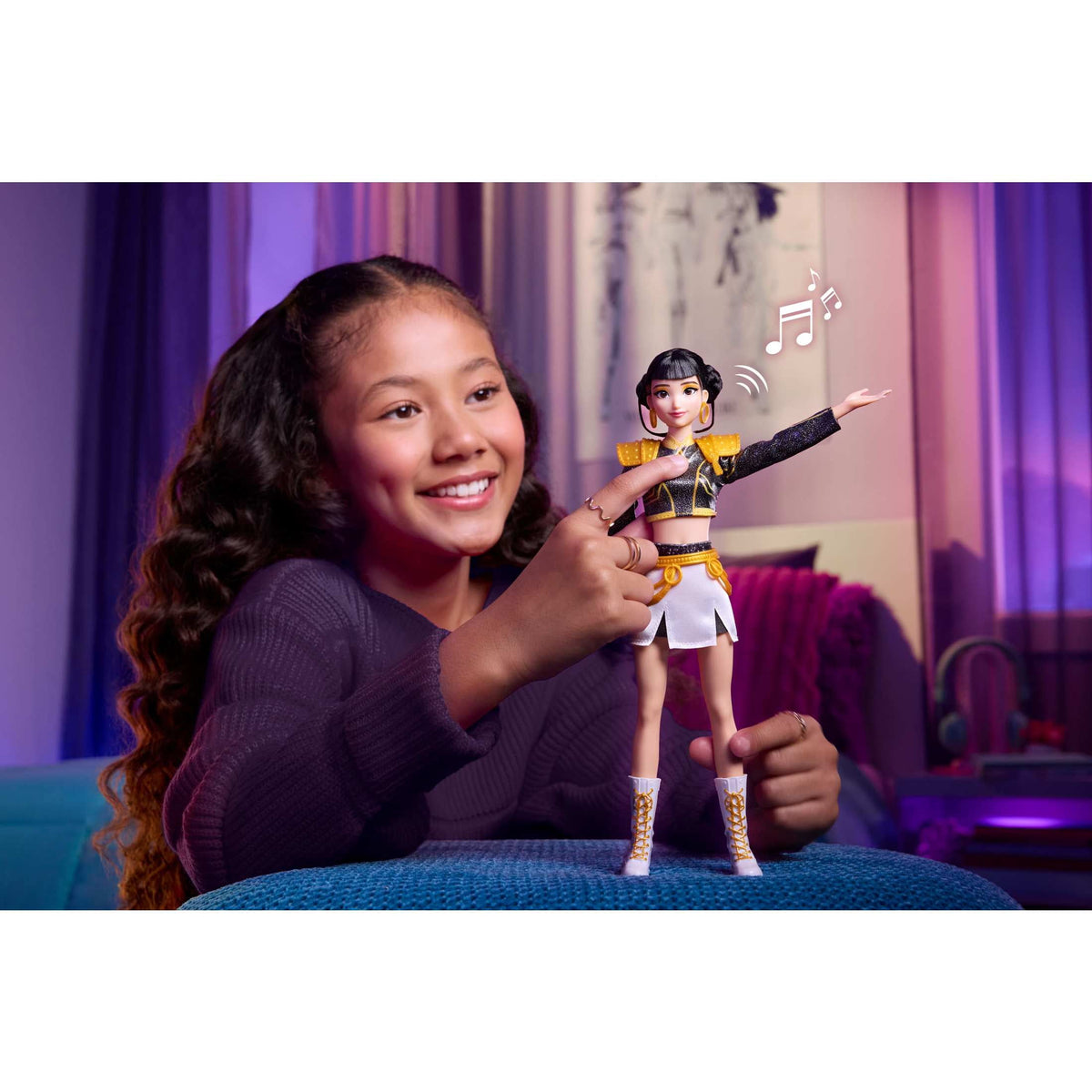 Zoey singing doll in Golden performance outfit