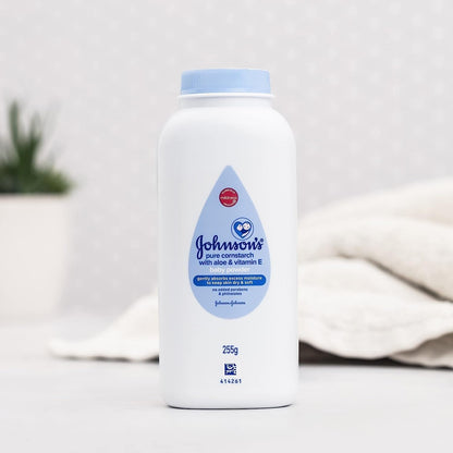 Johnson's Baby Cornstarch Baby Powder with Aloe and Vitamin E for Delicate Skin, Hypoallergenic, No Addded Parabens, and Dyes for Gentle Baby Skin Care, Baby Essentials, 1.5 oz