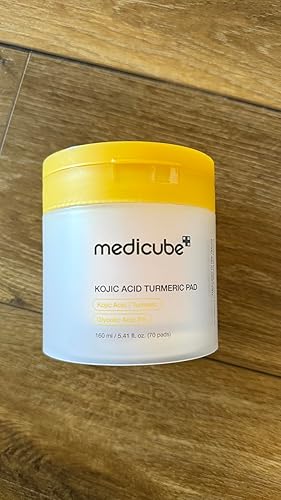 medicube Toner Pads Zero Pore Pad 2.0 | Dual-Textured Facial Pad for Exfoliation and Pore Care with 4.5% AHA Lactic Acid, 0.45% BHA Salicylic Acid | Ideal for All, Korean Skin Care, 70 Pads (1 Pack)