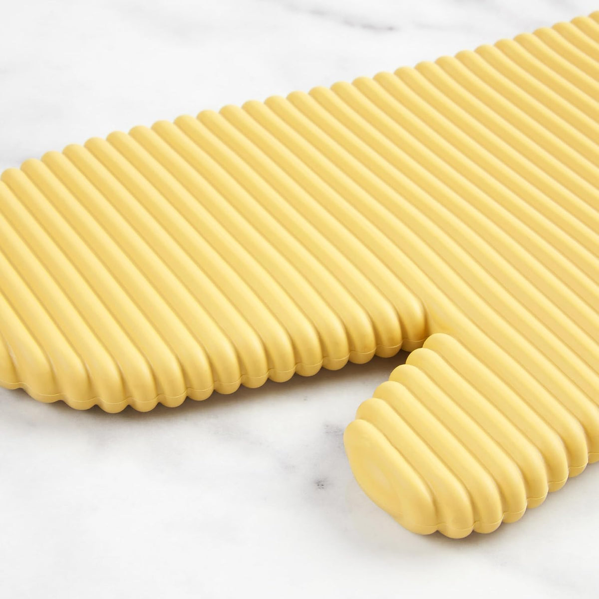 KitchenAid heat resistant oven mitt for kitchen use