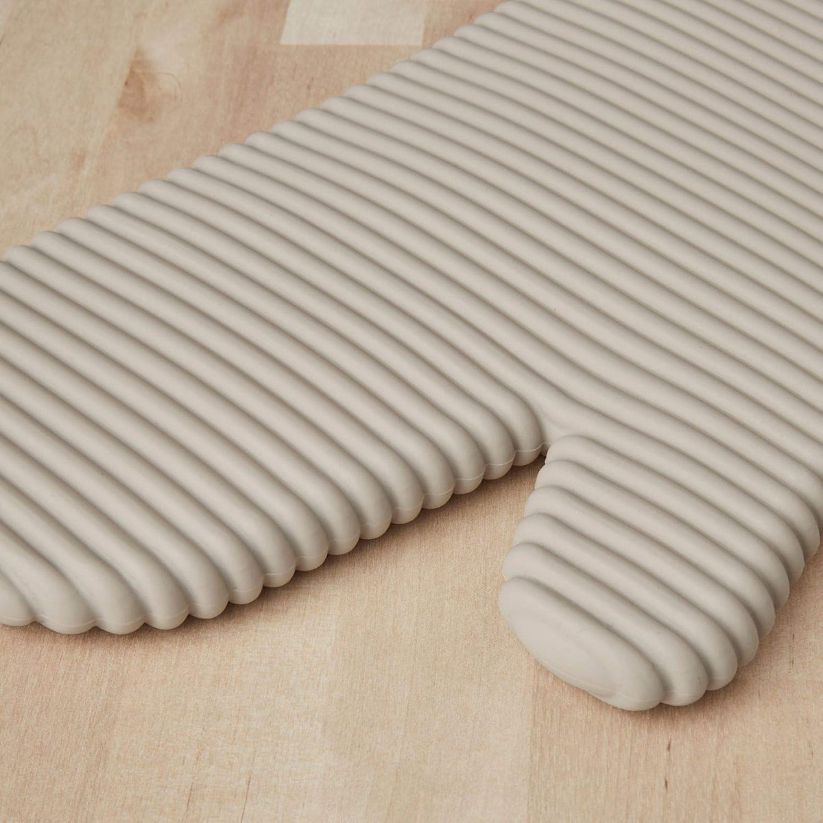 KitchenAid Milkshake Tan oven mitt set for cooking and baking