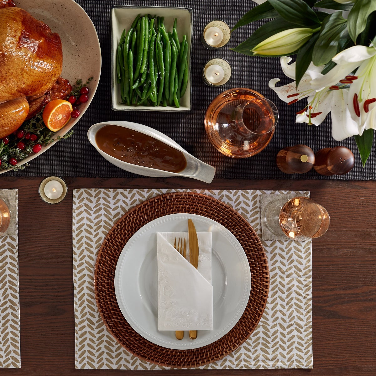 Vanity Fair Entertain 4-pack paper napkins