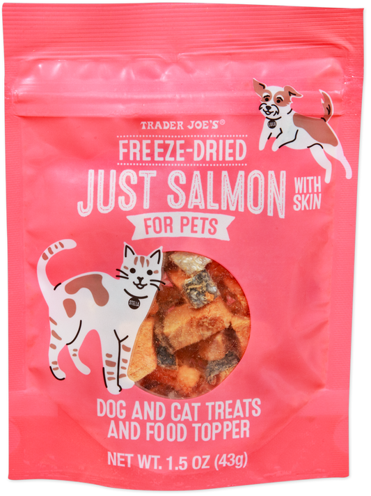 Freeze-dried salmon pet treat with skin