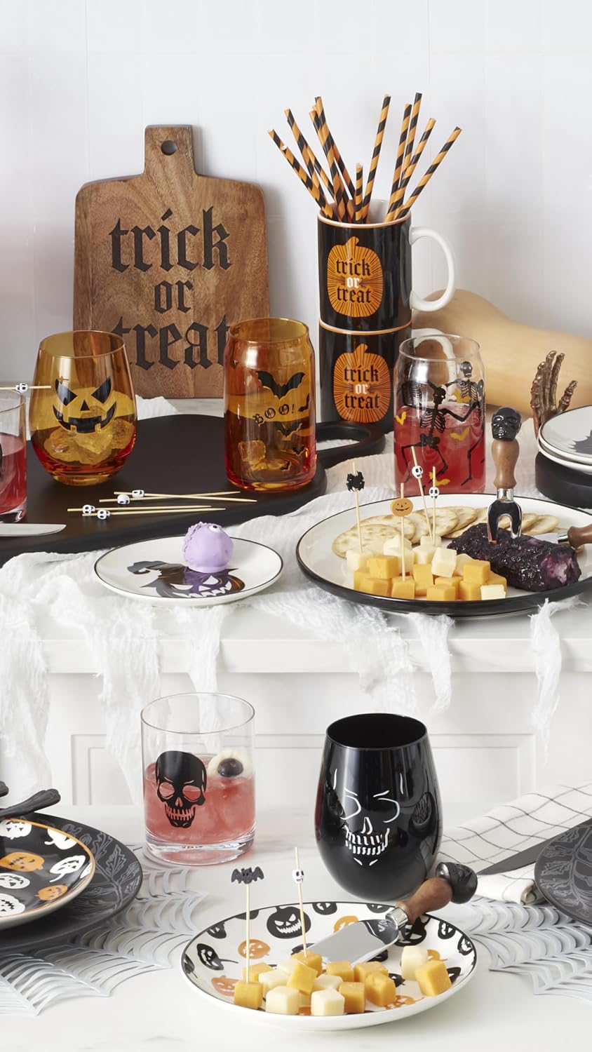 Four-piece Oneida Vintro Halloween mug set